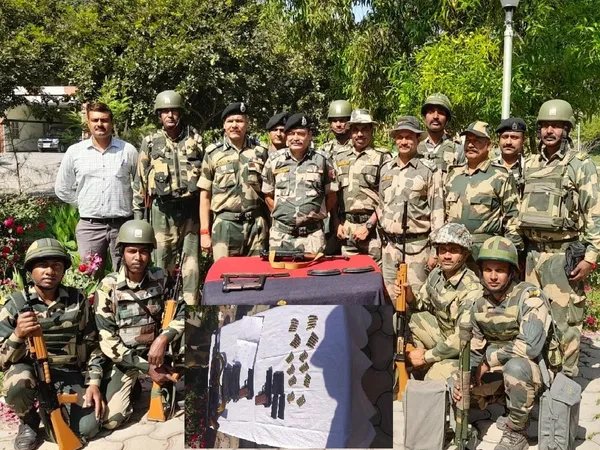 BSF ने भारत-पाक सीमा पर भारी मात्रा में हथियार और बारूद किए बरामद