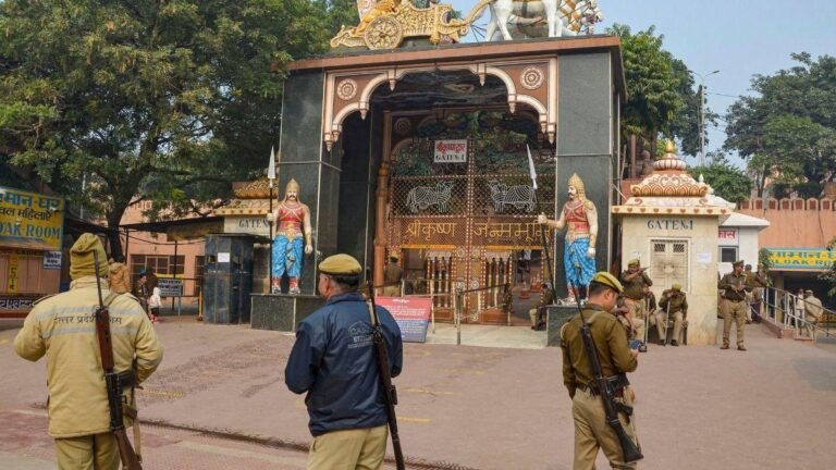 यूपी में मंदिरों, धार्मिक स्थलों की बढ़ाई जा रही सुरक्षा