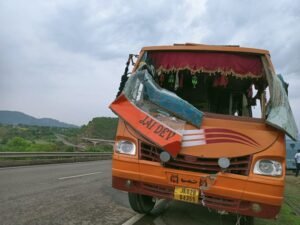 हादसा : जम्मू से डोडा आ रही यात्रीयों से भरी बस पलटी, हादसे में 25 यात्री घायल, कुछ की हालत गंभीर
