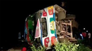 भीषण सड़क हादसा : पर्यटक बस पलटने से बंगाल के 6 लोगों की मौत, 31 से ज्यादा घायल