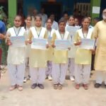 Maharajganj : छात्र - छात्राओं को किया गया पुरस्कृत