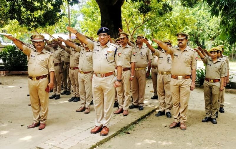 कोठीभार में पुलिसकर्मियों ने लिया नशा मुक्त कराने का संकल्प, नशा व्यक्ति के जीवन व स्वास्थ्य को नुकसान पहुंचाता है: CO सुनील दत्त दुबे