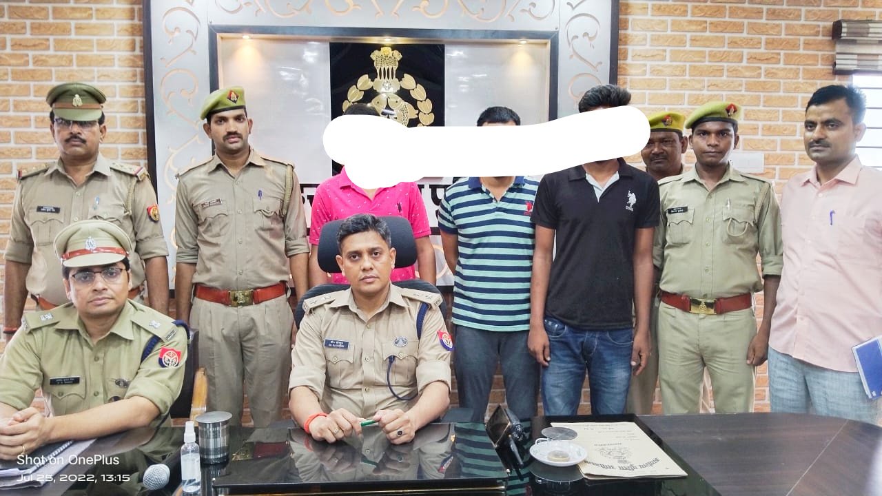 Breaking Maharajganj: अवैध नशीली दवाओं पर पुलिस की बड़ी कार्यवाही, भारी मात्रा में नशीली दवाएं बरामद, तीन गिरफ्तार