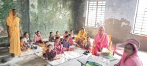 Maharajganj: बाल विकास परियोजना के आंगनवाड़ी सेंटरो का बुरा हाल, बदबूदार कमरों मे पढ़ने को मजबूर नौनिहाल