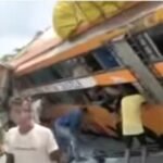 Kushinagar: लग्जरी बस और कंटेनर ट्रक में भीषण टक्कर, आधा दर्जन घायल