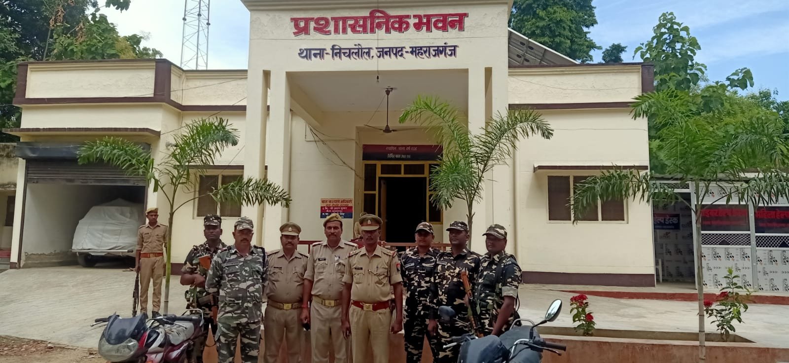 निचलौल पुलिस व SSB की संयुक्त टीम ने भारी मात्रा में अबैध नेपाली शराब व दो मोटर साइकिल किया बरामद, आरोपी फरार