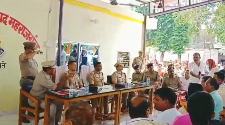 Maharajganj : लापरवाह पुलिसकर्मियों पर होगी कार्रवाई, सीमा से तस्करी पर अंकुश लगाने का निर्देश, लक्ष्मीपुर खुर्द से हो रही तस्करी का लिया संज्ञान