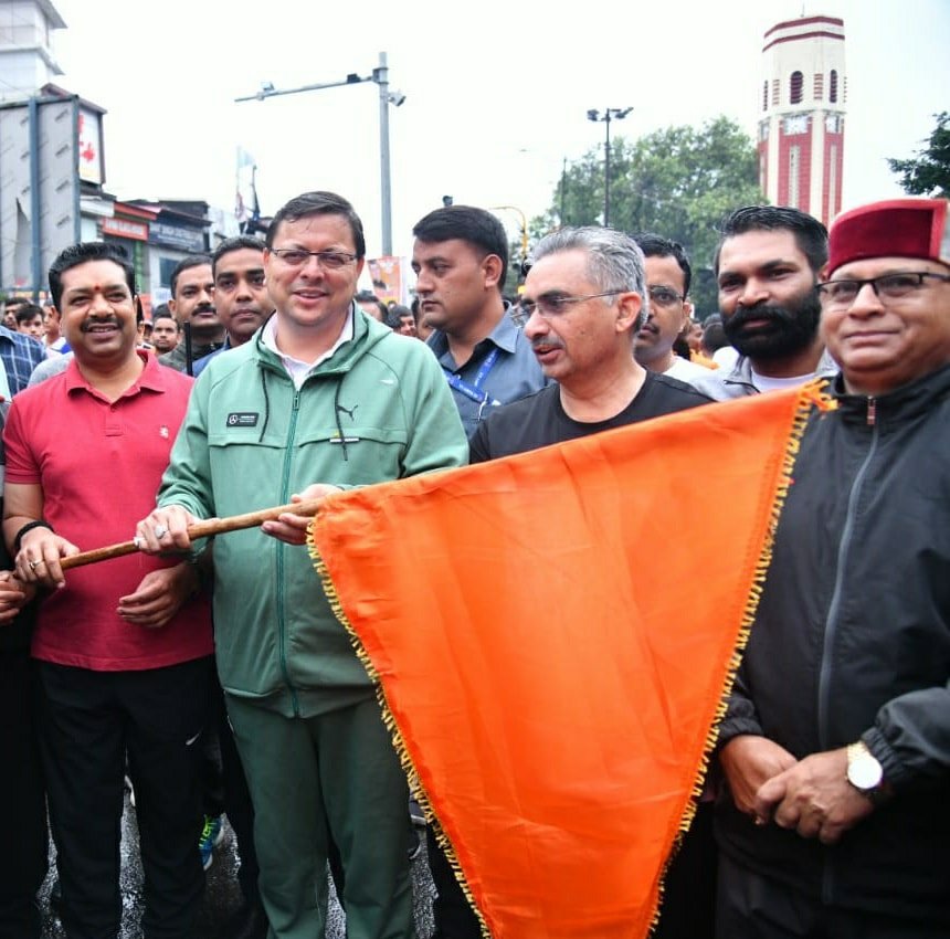 CM धामी ने संकल्प दिवस के अवसर पर घंटाघर, देहरादून में संकल्प दौड़ का किया फ्लैग ऑफ