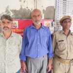 फर्जी फूड कमिश्नर बनकर दस लाख रुपये की अवैध मांग करने वालों को पुलिस ने किया गिरफ्तार, मोबाइल व आधार कार्ड बरामद