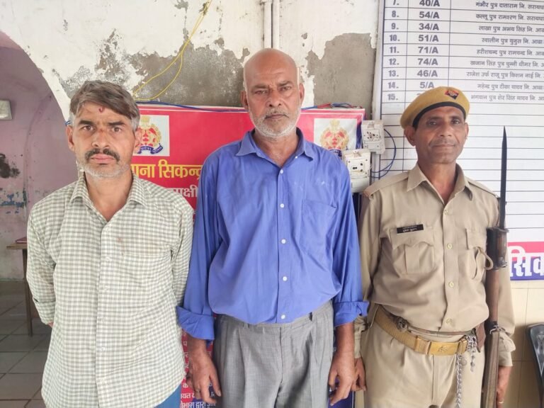 फर्जी फूड कमिश्नर बनकर दस लाख रुपये की अवैध मांग करने वालों को पुलिस ने किया गिरफ्तार, मोबाइल व आधार कार्ड बरामद