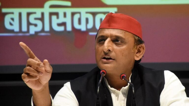 अखिलेश का फूटा गुस्सा: आजम खान साहब भाजपा सरकार की आंखों में खटकते हैं, सपा नेताओं के प्रति भाजपा का रवैया दुश्मनों जैसा