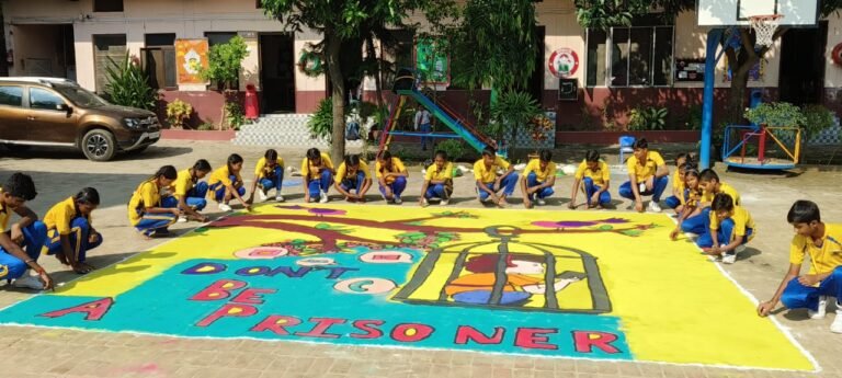 सेंट जेवियर्स स्कूल में बच्चों ने दिपावली पर बड़े ही धूम-धाम से दीप-महोत्सव का किया आगाज, आकर्षक का केन्द्र बना रंगोली कंपीटिशन