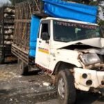 Maharajganj: मुर्गियों से भरी पिकअप ने सवारियों से भरी बस को मारी ठोकर