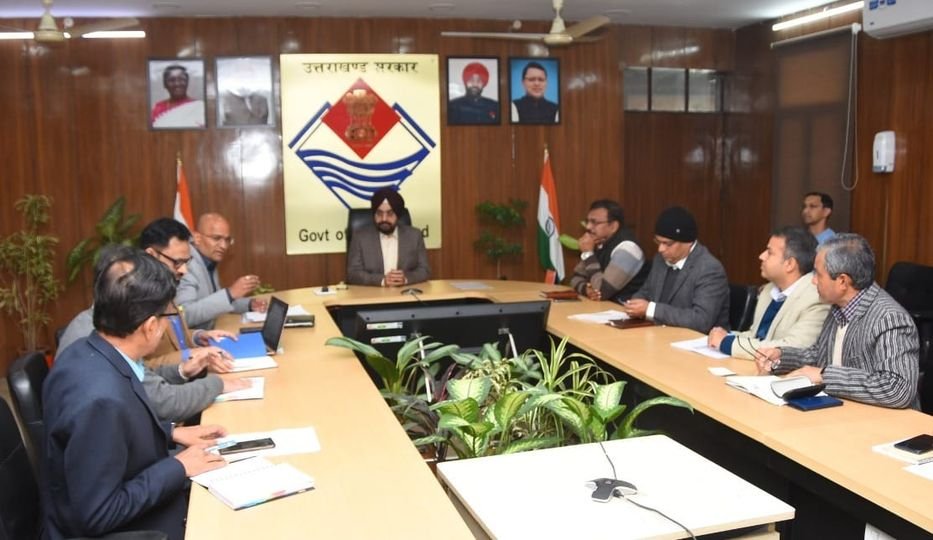 जोशीमठ भू-धंसाव के मामले में मुख्य सचिव ने शासन के वरिष्ठ अधिकारियों के साथ की बैठक