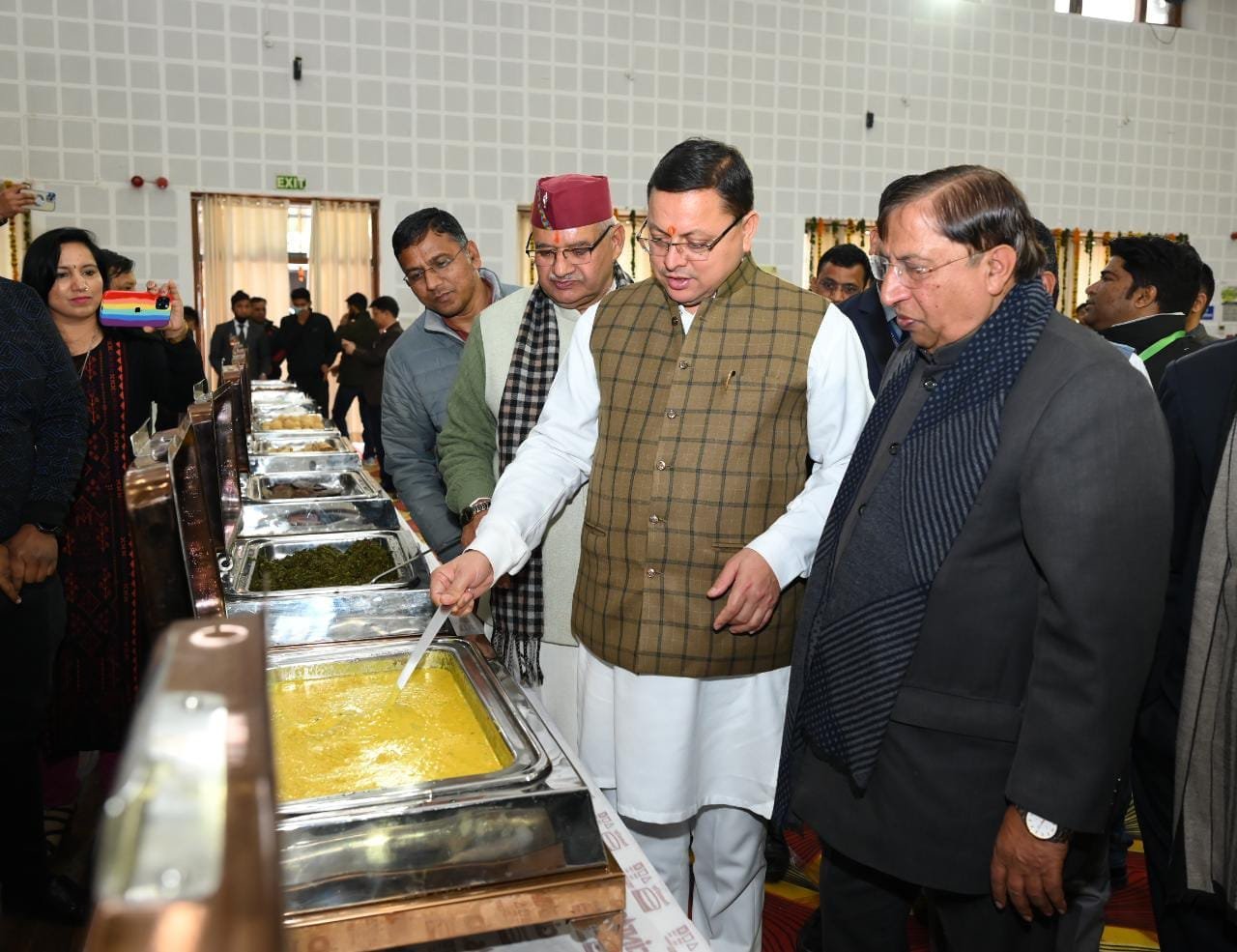 CM पुष्कर सिंह धामी ने “उत्तराखण्ड मिलेट्स भोज” में किया प्रतिभाग, पारंपरिक व्यंजनों के स्टाल्स का निरीक्षण भी किया