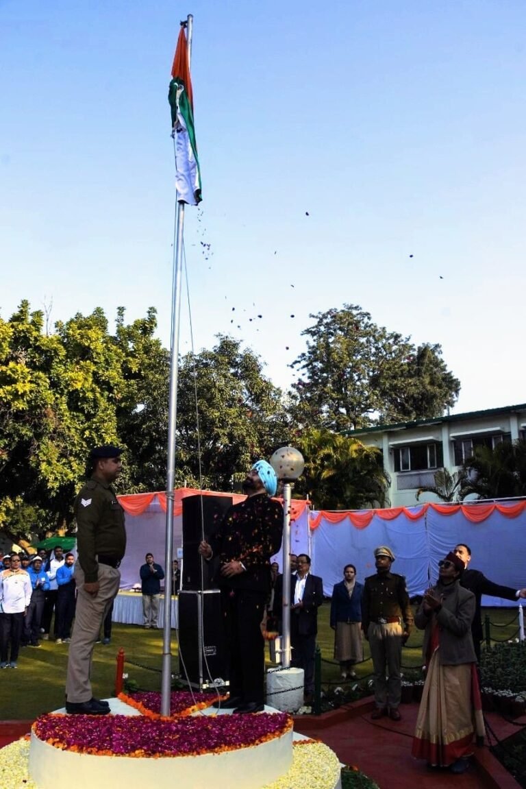 मुख्य सचिव डॉ. एस.एस. संधु ने गणतंत्र दिवस पर सचिवालय में फहराया ध्वज, अधिकारियों-कर्मचारियों को बधाई एवं शुभकामनाएं दी