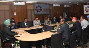 मुख्य सचिव डॉ. एस.एस. संधु ने उद्यान एवं खाद्य प्रसंस्करण विभाग के साथ की बैठक, कहा पर्वतीय क्षेत्रों में ही फूड प्रोसेसिंग यूनिट्स को बढ़ावा जाए