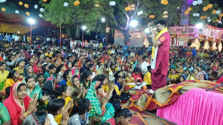 प्रसिद्ध टिकुलहिया माता मंदिर परिसर में दसवें स्थापना दिवस पर जगराता का हुआ आयोजन, अमित अंजन की प्रस्तुति पर झूम उठे भक्त