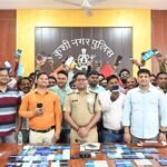 Kushinagar: पुलिस ने जनता के खोये हुए 83 अदद मोबाइल फोन किया बरामद, स्वामियों को किया सुपूर्द