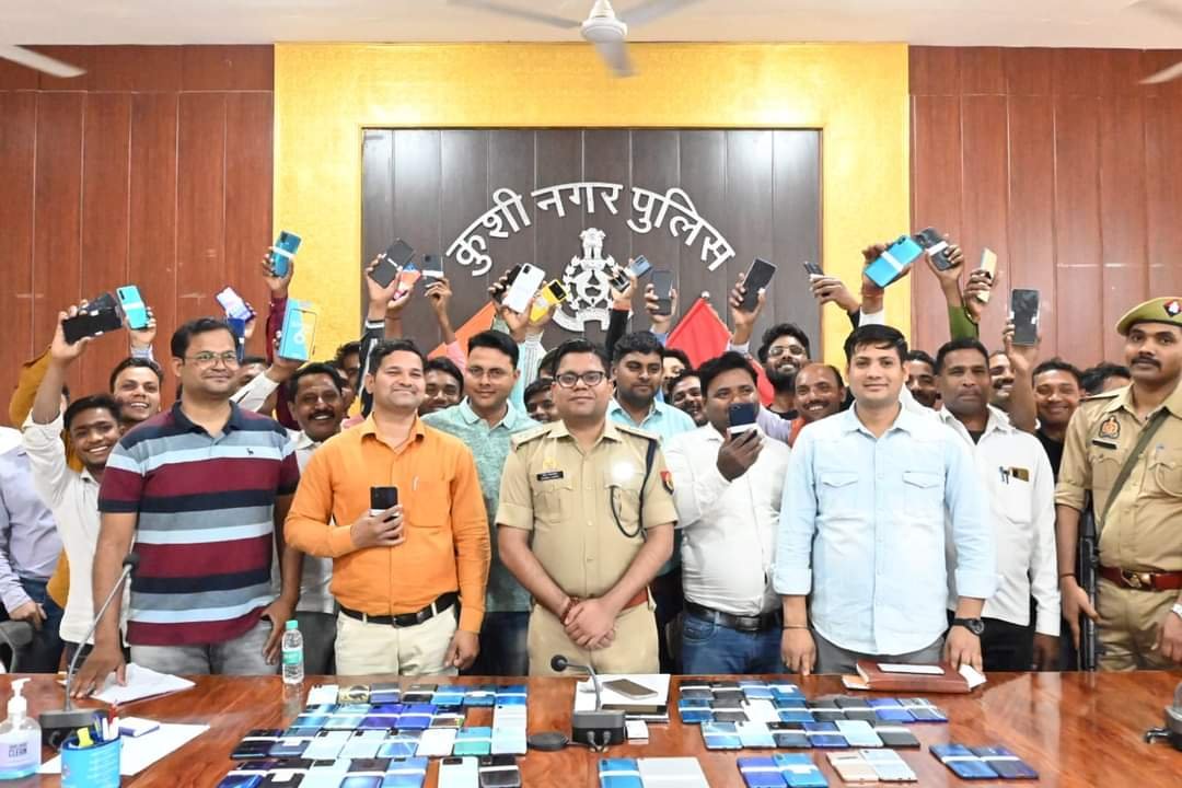 Kushinagar: पुलिस ने जनता के खोये हुए 83 अदद मोबाइल फोन किया बरामद, स्वामियों को किया सुपूर्द