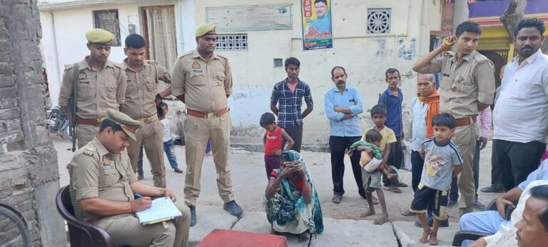 सिसवा पुलिस चौकी प्रभारी ने नौका टोला में लगाई चौपाल, सुनी समस्याएं