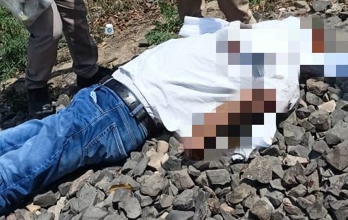 गोरखपुर-नरकटियागंज रेल खण्ड, ट्रेन की चपेट में आने से युवक की दर्दनाक मौत