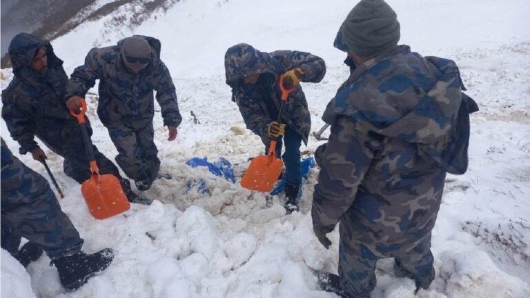 Avalanche in Nepal नेपाल में हिमस्खलन, चार महिलाएं और एक पुरुष लापता