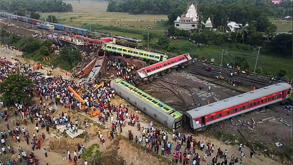 Odisha Train Accident : सियासी घमासान शुरू, रेल व्यवस्था को लेकर उठ रहे तमाम सवाल