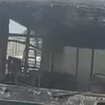 चलती बस में लगी आग, यात्रियों ने खिड़की से कूदकर बचाई जान