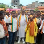 Siswa Nagar Palika अध्यक्ष प्रतिनिधि गिरजेश जायसवाल गाड़ियों के लम्बे काफिले के साथ निकले डिप्टी सीएम केशव प्रसाद मौर्य के महारैली में