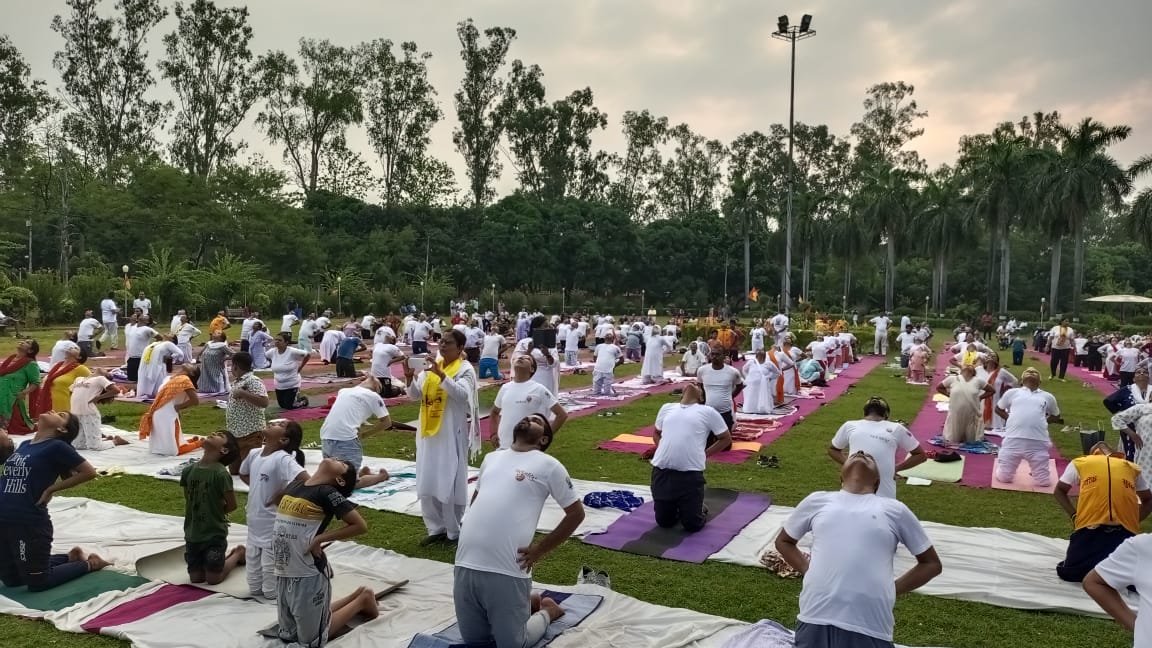 पतंजलि योगपीठ द्वारा वी पार्क में मनाया गया 9वां अन्तर्राष्ट्रीय योग दिवस