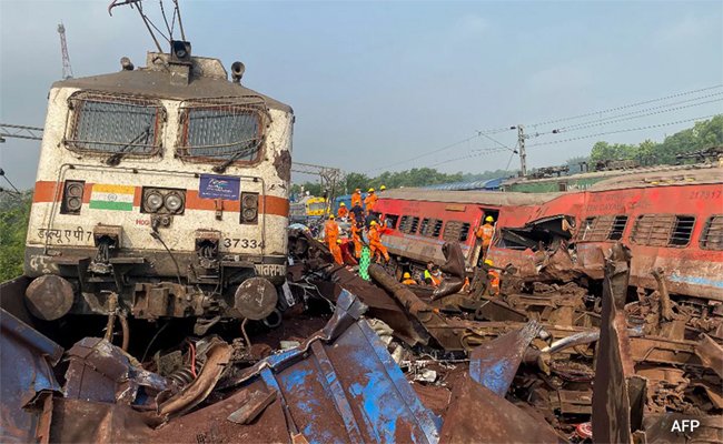 Odisha Train Accident : सियासी घमासान शुरू, रेल व्यवस्था को लेकर उठ रहे तमाम सवाल