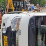 Maharajganj: ट्रक और पिकअप के टक्कर में साइकिल सवार की दर्दनाक मौत, दो घायल