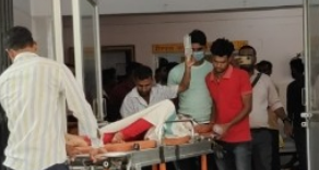 Maharajganj: दिनदहाड़े युवती पर चाकू से हमला, हालत गंभीर