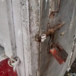सिसवा में चोरों ने तोड़ा गुमटी का ताला, नगदी सहित सामान चोरी