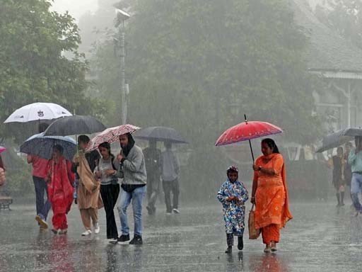 Weather update: rain wreaks havoc बारिश ने मचा दी तबाही, 34 लोगों की मौत, कई राज्यों में स्कूल बंद, नदियां उफान पर