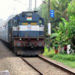 गोरखपुर-नरकटियागंज रेल मार्ग, ट्रेन की चपेट में आने से बुजुर्ग की दर्दनाक मौत