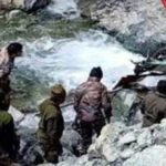Jammu and Kashmir- नदी में गिरा सीआरपीएफ का वाहन, 9 जवान घायल