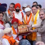 Vibhaajan Vibheeshika Sammaan Samaaroh - पंजाबी सभा द्वारा आयोजित विभाजन विभीषिका सम्मान समारोह में शामिल हुए CM Dhami, सेनानियों के परिवारों को स्मृति चिन्ह देकर किया सम्मानित