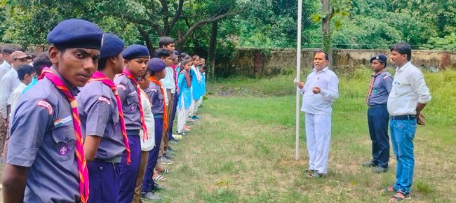 Maharajganj : स्काउट गाइड का तीन दिवसीय प्रथम व द्वितीय सोपान प्रशिक्षण शिविर का किया गया आयोजन