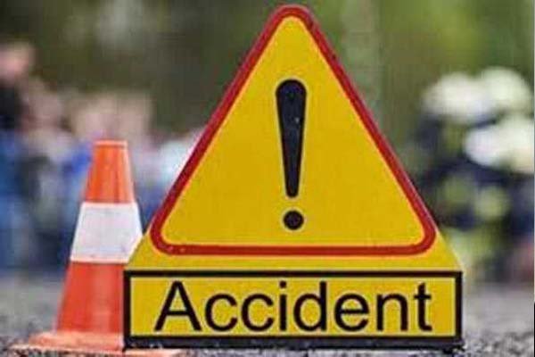 Accident- स्कूल बस और वैन में भीषण टक्कर, 4 बच्चों सहित 5 की मौत, 20 घायल