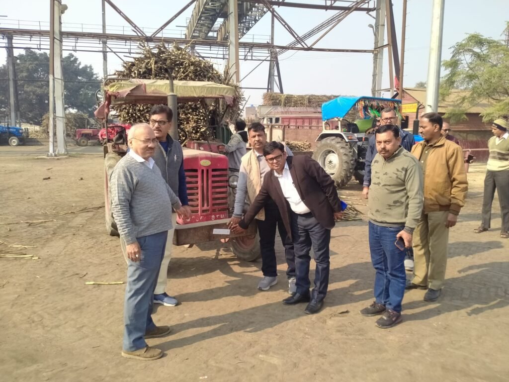 IPL Sugar Mill- आईपीएल चीनी मिल में किसानों के वाहनों पर लगाई गई रिफ्लेक्टर पत्ती