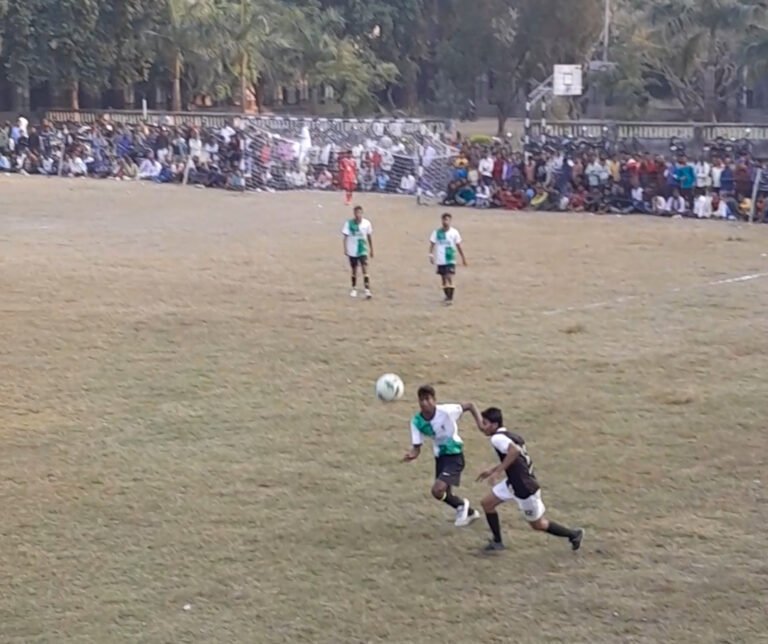 All India Football Competition- आल इण्डिया फुटबॉल प्रतियोगिता, पहले मैच दिल्ली तो दूसरा मैच मऊ ने जीता