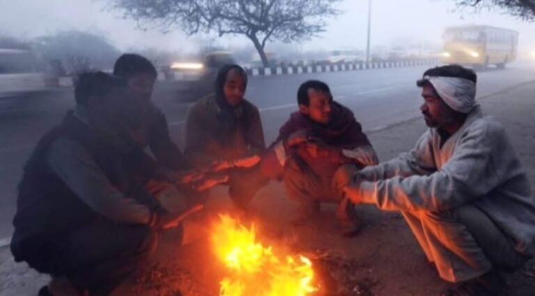 Weather Update: ठण्डी हवाओं से ठिठुरा सिसवा, गलन कर रही बेहाल