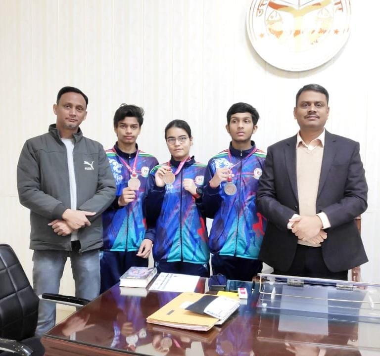 South Asian Thai Boxing Championship- पदक विजेता खिलाड़ियों एवं कोच को जिलाधिकारी ने किया सम्मानित