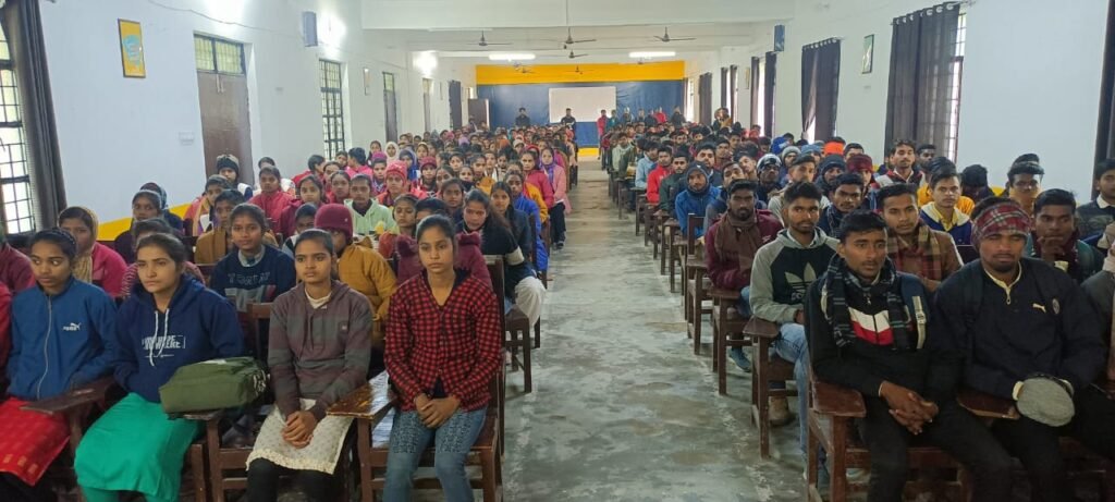 Kushinagar News - सरस्वती देवी पीजी कॉलेज में "नमो नवमतदाता कार्यक्रम" का हुआ आयोजन
