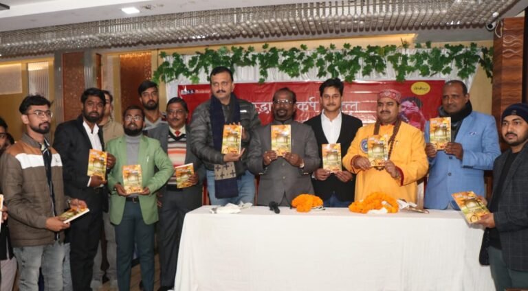 Gorakhpur News- शब्दों की बगिया किताब का हुआ लोकार्पण, देर रात तक चला पुस्तक विमोचन कार्यक्रम