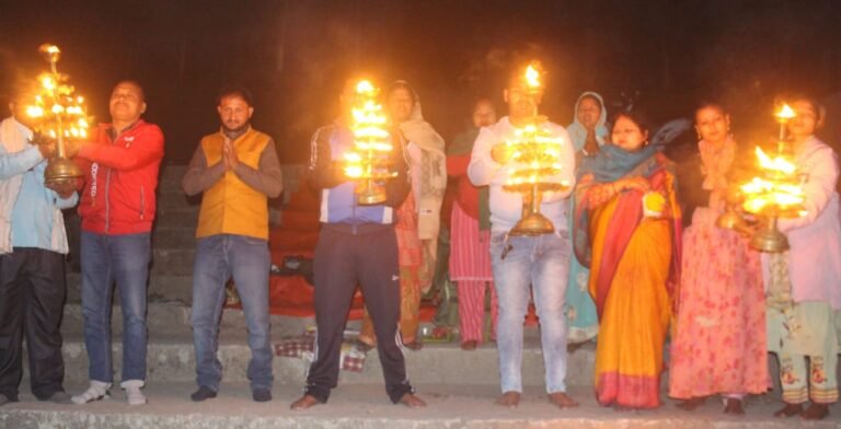 नेपाल सीमा पर 127वीं नारायणी गंडकी महाआरती का हुआ आयोजन