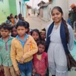Kaushalya Humanity Foundation- बच्चों को खाने पीने की सामग्री किया वितरित, बच्चों के चेहरे दिखी मुस्कान