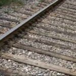 गोरखपुर-नरकटियागंज रेलखंड - संदिग्ध परिस्थितियों में 18 वर्षीय लड़की की ट्रेन से कटकर दर्दनाक मौत